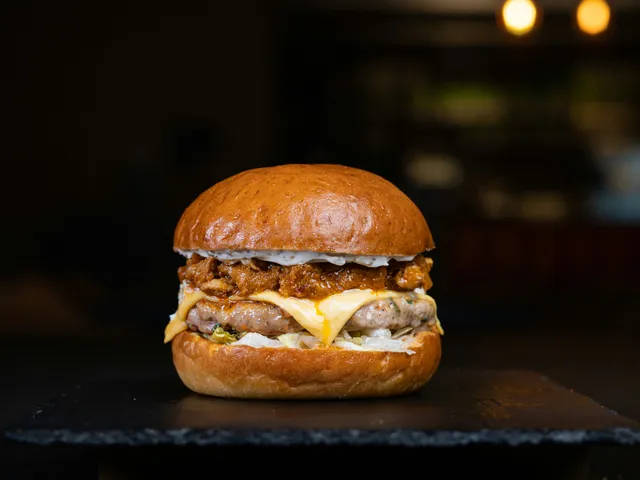 Hamburguesa doble con cheddar fundido